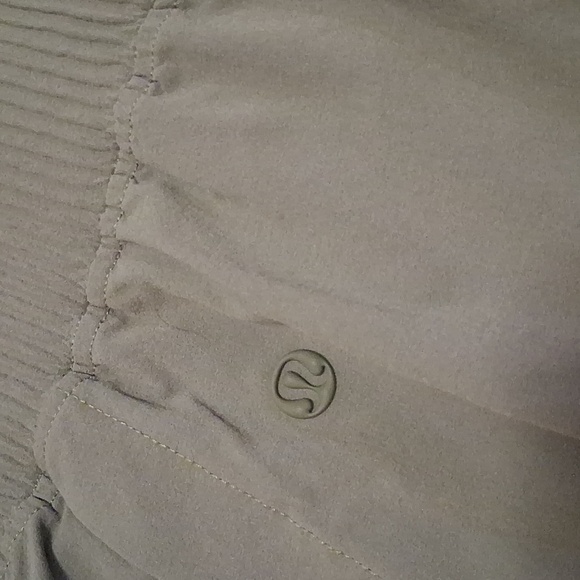 Lululemon Stretch Woven HR Short, 4” - Picture 3 of 3